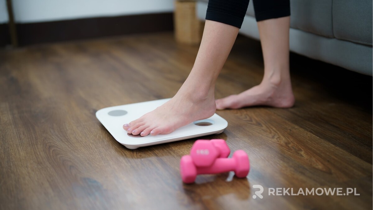 Porównanie metod promocji na tle wagi reklamowej