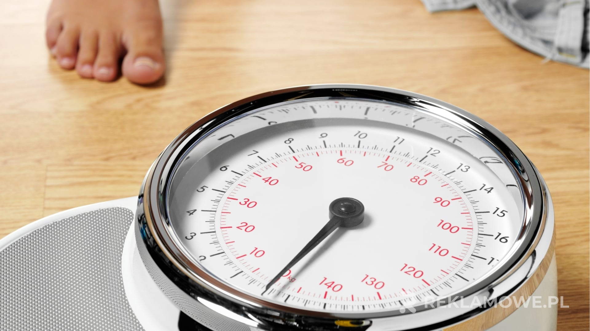 Uśmiechnięty klient korzystający z usług